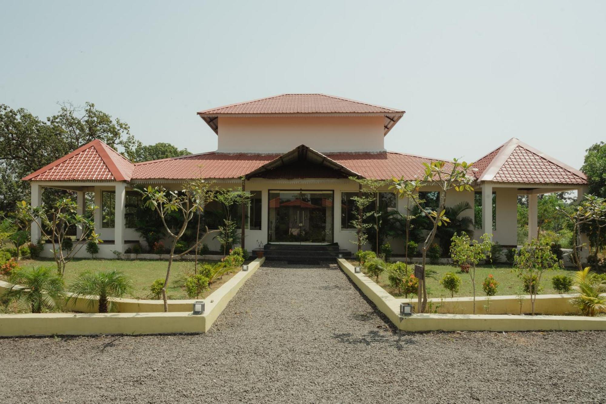 The Infinity Pench Resort Khawasa Exterior photo